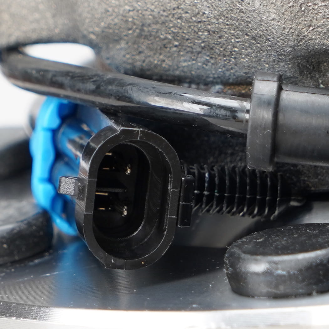 Hanhub 515086 Etupyörän napa ja laakerikokoonpano, joka on yhteensopiva Chevy Avalanche 2500 Silverado 1500 HD Classic Silverado 2500 Silverado 2500 HD Classic Suburban 2500 Sierra 1500 HD Classic Sierra 2500 Sierra 2500 HD Classic Yukon XL 2500 -sovelluksen BR930626 FW786 15064670